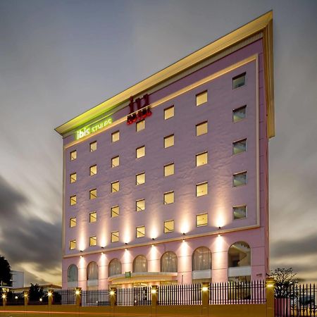 Iu Hotel Luanda Talatona 外观 照片